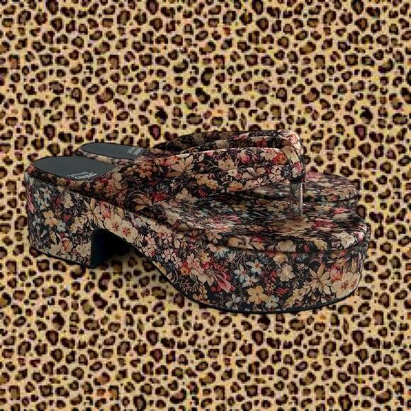 Jeffrey Campbell Shoes - Jeffrey Campbell Luau Floral Velvet Platform Sandals 8.5